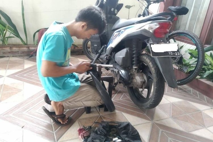 Ban Pecah di Cilacap? Bengkel Tambal Ban Gondrong Siap Menolong!